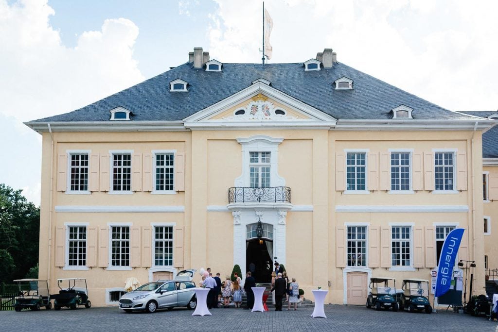 Das Haupthaus des Schloss Miel.